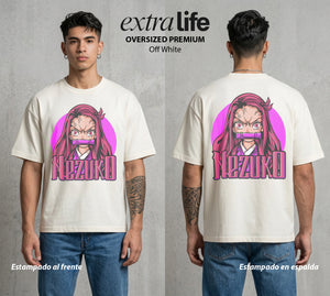 Cazadores de la Noche | La Hermana de Bambu #01139 - Playera Oversized Premium | Off White - Foto en modelo