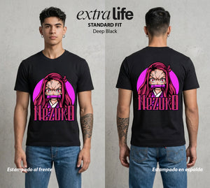Cazadores de la Noche | La Hermana de Bambu #01139 - Playera Standard Fit | Deep Black - Foto en modelo