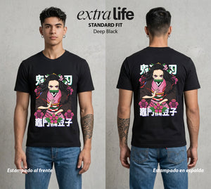 Cazadores de la Noche | La Flor del Bambu #01143 - Playera Standard Fit | Deep Black - Foto en modelo