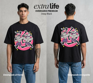 Cazadores de la Noche | Las Munecas del Abismo #01158 - Playera Oversized Premium | Deep Black - Foto en modelo