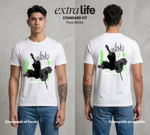 Cazadores de la Noche | El Viento sin Piedad #01179 - Playera Standard Fit | Pure White - Foto en modelo
