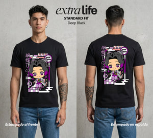 Cazadores de la Noche | La Mariposa Venenosa #01183 - Playera Standard Fit | Deep Black - Foto en modelo