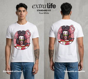 Cazadores de la Noche | La Hermana de Bambu Tamagotchi #01196 - Playera Standard Fit | Pure White - Foto en modelo