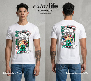 Cazadores de la Noche | Flamboyante y Letal #01239 - Playera Standard Fit | Pure White - Foto en modelo