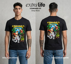 La Jungla del Simio | La Jungla Salvaje #01332 - Playera Standard Fit | Deep Black - Foto en modelo