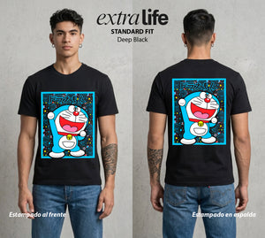 El Bolsillo del Futuro | Doraemon #01336 - Playera Standard Fit | Deep Black - Foto en modelo