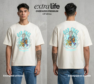 Mar de los Piratas | El Dios del Trueno #01386 - Playera Oversized Premium | Off White - Foto en modelo