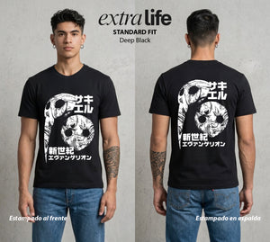 Unidad de Combate | El Tercer Angel #01431 - Playera Standard Fit | Deep Black - Foto en modelo