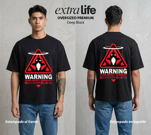Unidad de Combate | El Fin se Acerca #01438 - Playera Oversized Premium | Deep Black - Foto en modelo