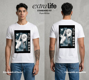 El Gremio de Magos | La Chica del Salon #01446 - Playera Standard Fit | Pure White - Foto en modelo