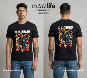 Los Bomberos del Infierno | El Pie del Diablo #01453 - Playera Standard Fit | Deep Black - Foto en modelo