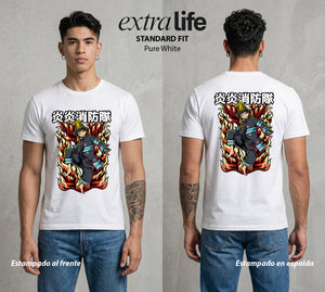 Los Bomberos del Infierno | El Pie del Diablo #01453 - Playera Standard Fit | Pure White - Foto en modelo