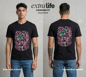 La Aldea Oculta | El Monstruo de la Arena #01499 - Playera Standard Fit | Deep Black - Foto en modelo