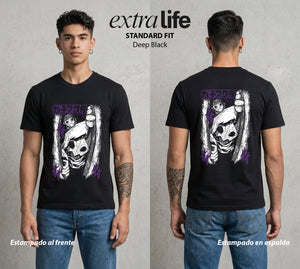 Arte del Desecho | El Arte del Desecho #01513 - Playera Standard Fit | Deep Black - Foto en modelo