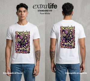 Los Viajeros del Teyvat | El Viajero del Teyvat #01526 - Playera Standard Fit | Pure White - Foto en modelo