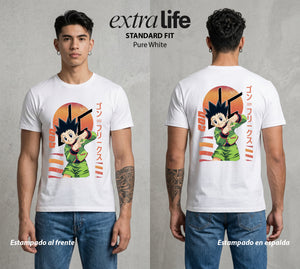 La Prueba del Cazador | Amistad y Aventura #01561 - Playera Standard Fit | Pure White - Foto en modelo