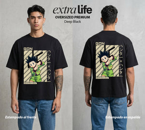 La Prueba del Cazador | El Niño de la Isla #01572 - Playera Oversized Premium | Deep Black - Foto en modelo