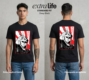 Pilotos de Acero | El Acero del Cosmos #01580 - Playera Standard Fit | Deep Black - Foto en modelo