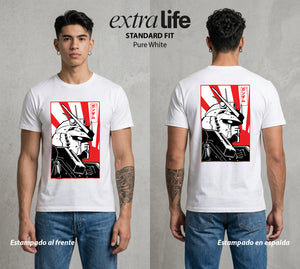 Pilotos de Acero | El Acero del Cosmos #01580 - Playera Standard Fit | Pure White - Foto en modelo