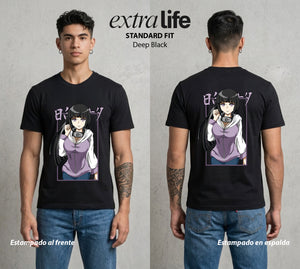 La Aldea Oculta | El Amor Silencioso #01661 - Playera Standard Fit | Deep Black - Foto en modelo
