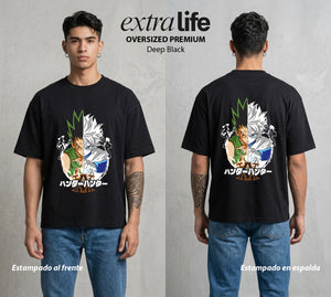 La Prueba del Cazador | El Asesino del Rayo #01702 - Playera Oversized Premium | Deep Black - Foto en modelo
