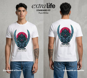 Cazadores de la Noche | El Jabalí del Monte #01732 - Playera Standard Fit | Pure White - Foto en modelo
