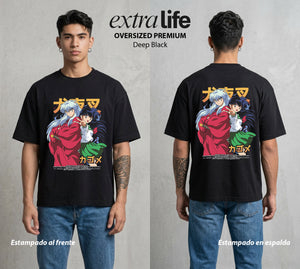 El Medio Demonio | La Viajera del Tiempo #01735 - Playera Oversized Premium | Deep Black - Foto en modelo