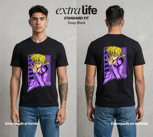 La Extrana Aventura | Gangster del Bien #01750 - Playera Standard Fit | Deep Black - Foto en modelo