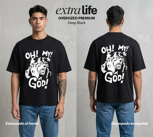 La Extrana Aventura | El Engañador Maestro #01760 - Playera Oversized Premium | Deep Black - Foto en modelo
