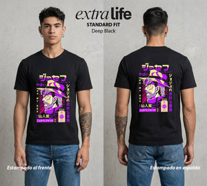 La Extrana Aventura | El Engañador Maestro #01761 - Playera Standard Fit | Deep Black - Foto en modelo