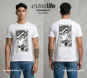 La Extrana Aventura | La Pompadour del Bien #01762 - Playera Standard Fit | Pure White - Foto en modelo