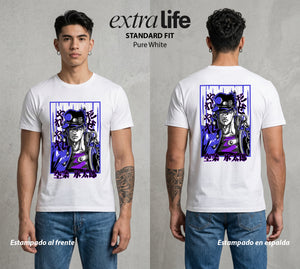La Extrana Aventura | El Tiempo Detenido #01765 - Playera Standard Fit | Pure White - Foto en modelo