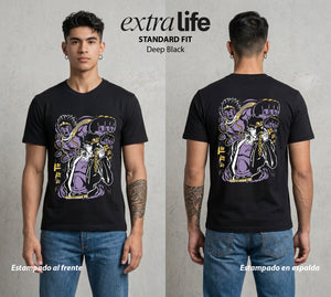 La Extrana Aventura | ORA ORA ORA #01770 - Playera Standard Fit | Deep Black - Foto en modelo