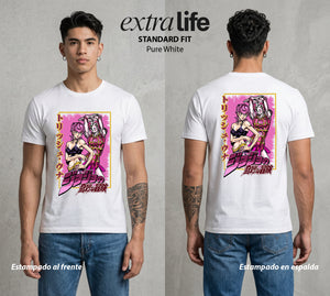 La Extrana Aventura | La Hija del Jefe #01781 - Playera Standard Fit | Pure White - Foto en modelo
