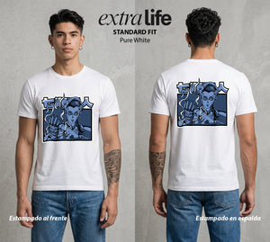 El Arte de las Maldiciones | El Espadachin de Oficina #01898 - Playera Standard Fit | Pure White - Foto en modelo