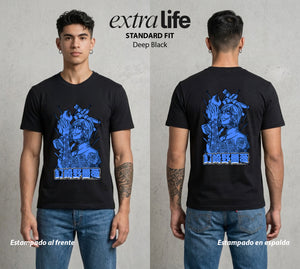 El Arte de las Maldiciones | La Martilladora del Bien #01907 - Playera Standard Fit | Deep Black - Foto en modelo