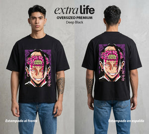 El Arte de las Maldiciones | El Coleccionista de Maldiciones #01926 - Playera Oversized Premium | Deep Black - Foto en modelo