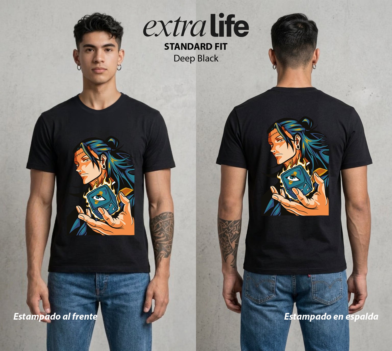 El Arte de las Maldiciones | La Coleccion del Caos #01928 - Playera Standard Fit | Deep Black - Foto en modelo