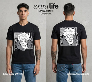 El Arte de las Maldiciones | El Arte Maldito #01984 - Playera Standard Fit | Deep Black - Foto en modelo