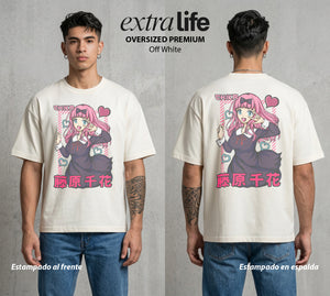 La Guerra del Corazon | La Bailarina del Consejo #02021 - Playera Oversized Premium | Off White - Foto en modelo