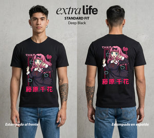 La Guerra del Corazon | La Bailarina del Consejo #02021 - Playera Standard Fit | Deep Black - Foto en modelo