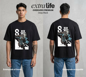 Defensa Anti-Monstruo | El Kaiju del Bien #02034 - Playera Oversized Premium | Deep Black - Foto en modelo