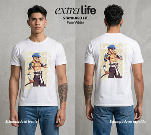 Mas Alla del Cielo | Alma del Spiral #02049 - Playera Standard Fit | Pure White - Foto en modelo