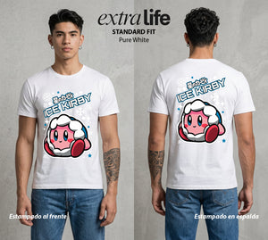 El Reino Rosa | El Hielo Rosa #02097 - Playera Standard Fit | Pure White - Foto en modelo