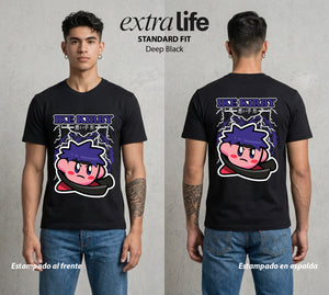 El Reino Rosa | La Bola con Espada #02098 - Playera Standard Fit | Deep Black - Foto en modelo
