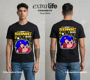 El Reino Rosa | La Bola Veloz #02105 - Playera Standard Fit | Deep Black - Foto en modelo