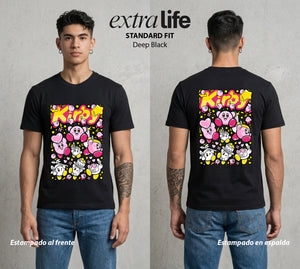 El Reino Rosa | La Bola Rosa #02107 - Playera Standard Fit | Deep Black - Foto en modelo