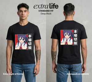 La Doble Vida | La Celosa del Bien #02108 - Playera Standard Fit | Deep Black - Foto en modelo