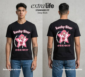 La Vida Otaku | La Pequena del Corazon #02173 - Playera Standard Fit | Deep Black - Foto en modelo