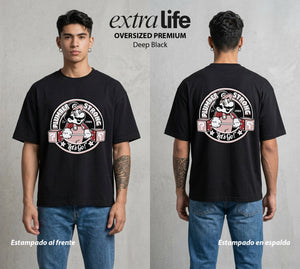 El Reino del Fontanero | El Fontanero Estelar en el Gym #02307 - Playera Oversized Premium | Deep Black - Foto en modelo